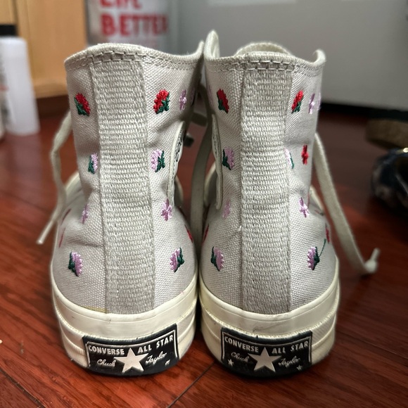 Converse White High-Top Sneakers with Floral Design - Picture 3 of 6